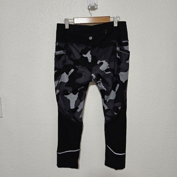 Athleta camo printed cropped leggings size medium - Picture 9 of 14